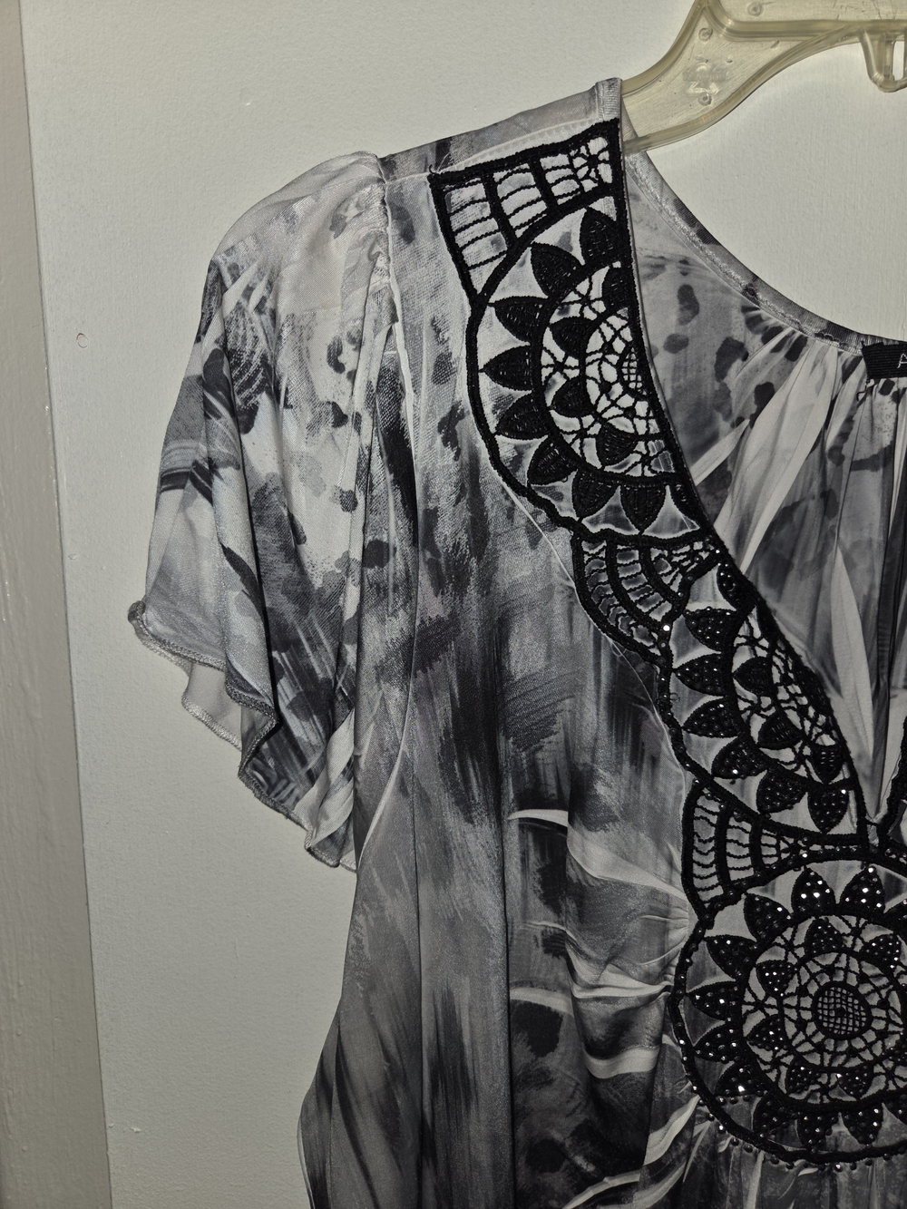 Apt. 9 Embellished V-Neck Tie-Dye Leopard Print Top in White and Red - Picture 5 of 7